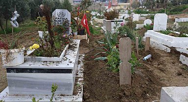 Enkaz başında cebindeki bisküviyle yürekleri dağlamıştı, bisküviyi yediremediği oğlunun yanına gömüldü