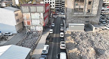 Enkazlar kaldırıldı yollar asfaltlanıyor