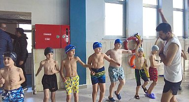 Erciş'te 20 bin öğrenci yüzme eğitimi aldı