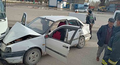 Erciş'te zincirleme trafik kazası: 2 yaralı