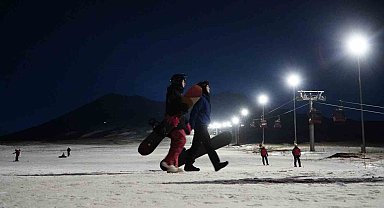 Erciyes'te gece kayağı başladı