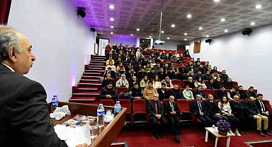 ERVAK Başkanı Güzel: "Riyakârlık, Mehmet Akif Ersoy'un hayatında olmayan kavramlardı"