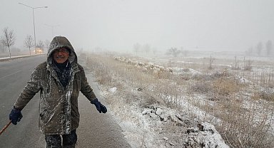 Erzincan kent merkezine mevsimin ilk karı düştü