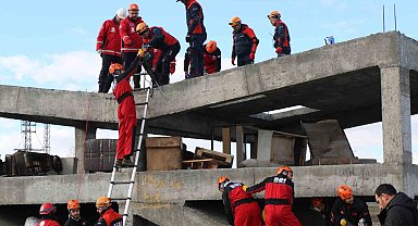 Erzincan'da gerçeği aratmayan deprem tatbikatı