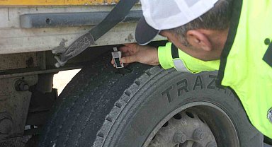 Erzincan'da trafik ekiplerinden zorunlu kış lastiği denetimi