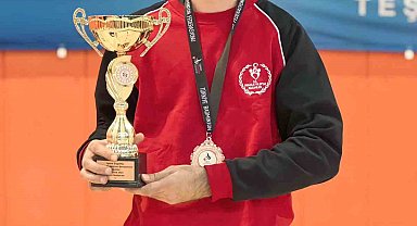 Erzincanlı badmintoncu Türkiye 3'üncüsü oldu