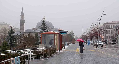 Erzurum'a yağış yağmur ve sisle geri döndü