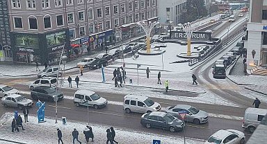 Erzurum'da kar yağışı hayatı olumsuz etkiliyor