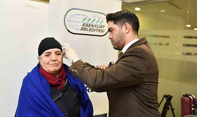 Esenyurt Belediyesi 65 yaşındaki kadına işitme cihazı desteğinde bulundu