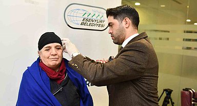 Esenyurt Belediyesi 65 yaşındaki kadına işitme cihazı desteğinde bulundu
