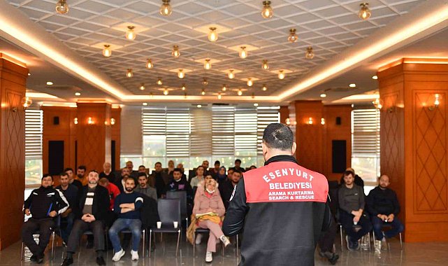 Esenyurt Belediyesi'nden mahalle afet gönüllülerine deprem bilinci eğitimi