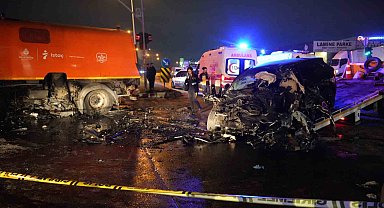 Esenyurt'ta katliam gibi kazada kırmızı ışıkta geçen cip, yol temizleme aracına çarptı: 2 ölü, 2 yaralı