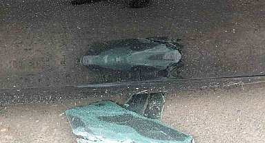 Esenyurt'ta otelin önündeki lüks aracın gösterge panelini çalan hırsızlar kamerada