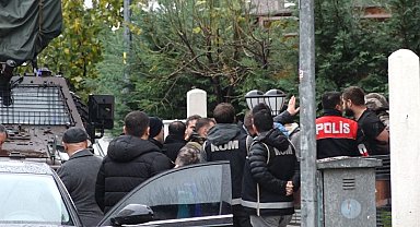 Eşini evde silahla rehin aldı: 5 saat sonra etkisiz hale getirildi