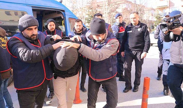 Eşini ve ailesini katleden zanlı tutuklandı