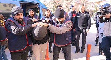 Eşini ve ailesini katleden zanlı tutuklandı