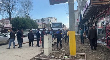 Esnaf ile kaldırım yenileme çalışması yapan işçiler arasında kavga: 2 yaralı