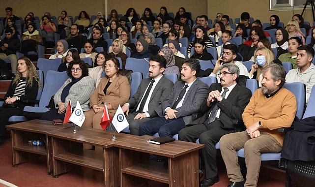 ESOGÜ'de Cumhuriyet Sohbetleri'nin üçüncüsü gerçekleştirildi