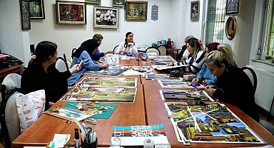 Ev kadınları boş zamanlarını rölyef yaparak değerlendiriyor