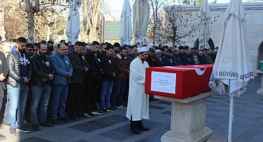 Evinde hayatını kaybeden emekli Astsubay toprağa verildi