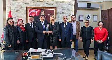 Fadıloğlu'ndan sınav öncesi ortaokul ve lise öğrencilerine moral