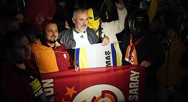 Fenerbahçeli ve Galatasaraylı taraftarlar, Sabiha Gökçen Havalimanı'na akın etti