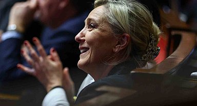 Fransa'da tartışmalı göçmen yasası kabul edildi