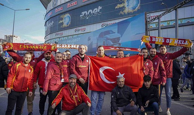 Galatasaray taraftarı stada geldi