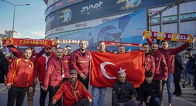 Galatasaray taraftarı stada geldi