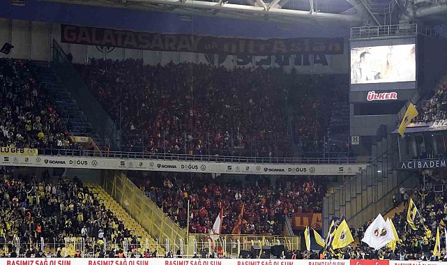 Galatasaray taraftarı, yaklaşık 4 yıl sonra Kadıköy'de