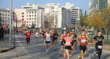 Gazi yarı maratonu, 7'den 70'e beğeni topladı
