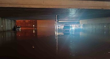 Gaziantep'te sağanak hayatı felç etti