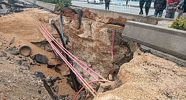 Gaziantep'te sağanak yağış nedeniyle yol çöktü