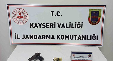 Gazinoda ruhsatsız tabanca ve uyuşturucu ele geçirildi