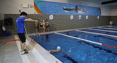 Gaziosmanpaşa'da öğrencilere ücretsiz yüzme kursu