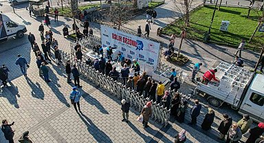 Gaziosmanpaşalı vatandaşlara 3 ton balık dağıtıldı