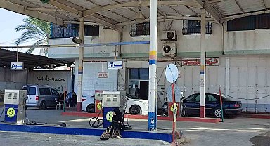 Gazze'deki Filistinliler gaz için saatlerce sıra bekliyor