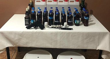 Gediz'de 25 litre sahte el yapımı alkollü içki ele geçirildi