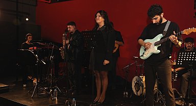 Genç şarkıcı Bilge Su performansıyla tam not aldı