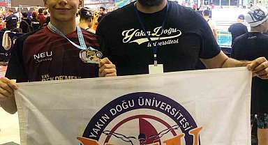 Genç yüzücü Akman Tüzünkan rekorlarla KKTC'ye döndü