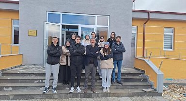 Gençler heyecanla kendileri için süren çalışmaları inceledi