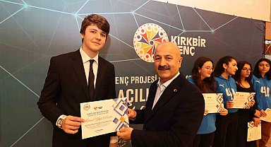Gençler "liderliği" öğreniyor
