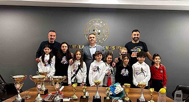 Gençlik Spor Muğla Müdürü Tenis Şampiyonları ile bir araya geldi