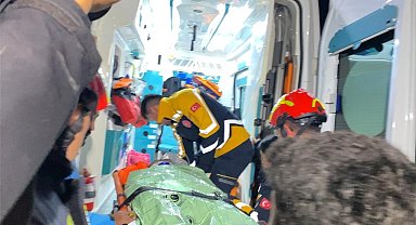 Göçük altında kalan madenci 4 saat sonra sağ olarak kurtarıldı