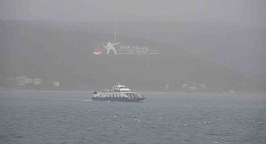 Gökçeada'ya feribot seferlerine fırtına engeli