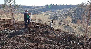 Gölbaşı Belediyesi, park ve bahçelerde peyzaj çalışmasını sürdürüyor
