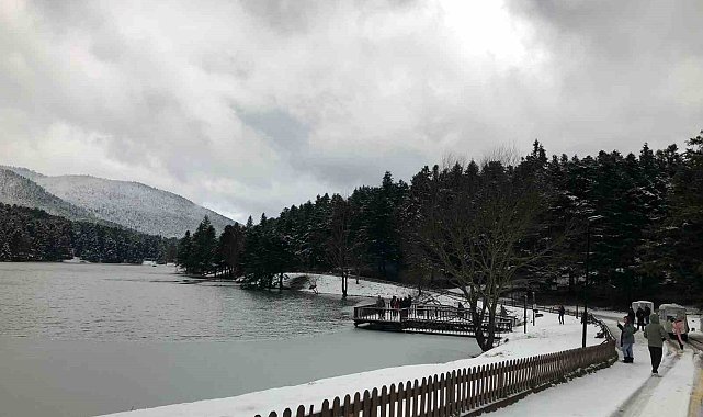 Gölcük Tabiat Parkı buz tuttu