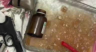 Görüntüler İzmir'den: Uyuşturucu yapımında kullanılan malzemeler mide bulandırdı