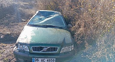 Hafif ticari araçla çarpışan otomobil tarlaya uçtu: 1 yaralı