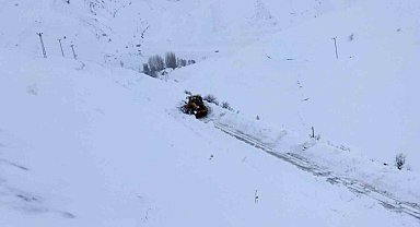 Hakkari'de 32 yerleşim yerinin yolu ulaşıma kapandı